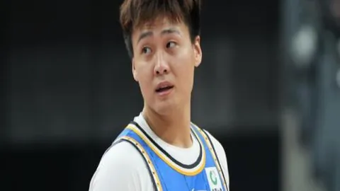 德甲3月最佳球员候选人：昂达夫领跑，迪奥曼德入选